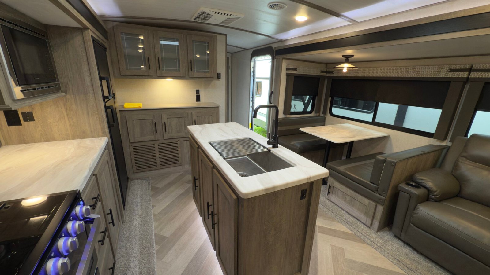 2020 Forest River Wildwood Heritage Glen 27R1L 35ft