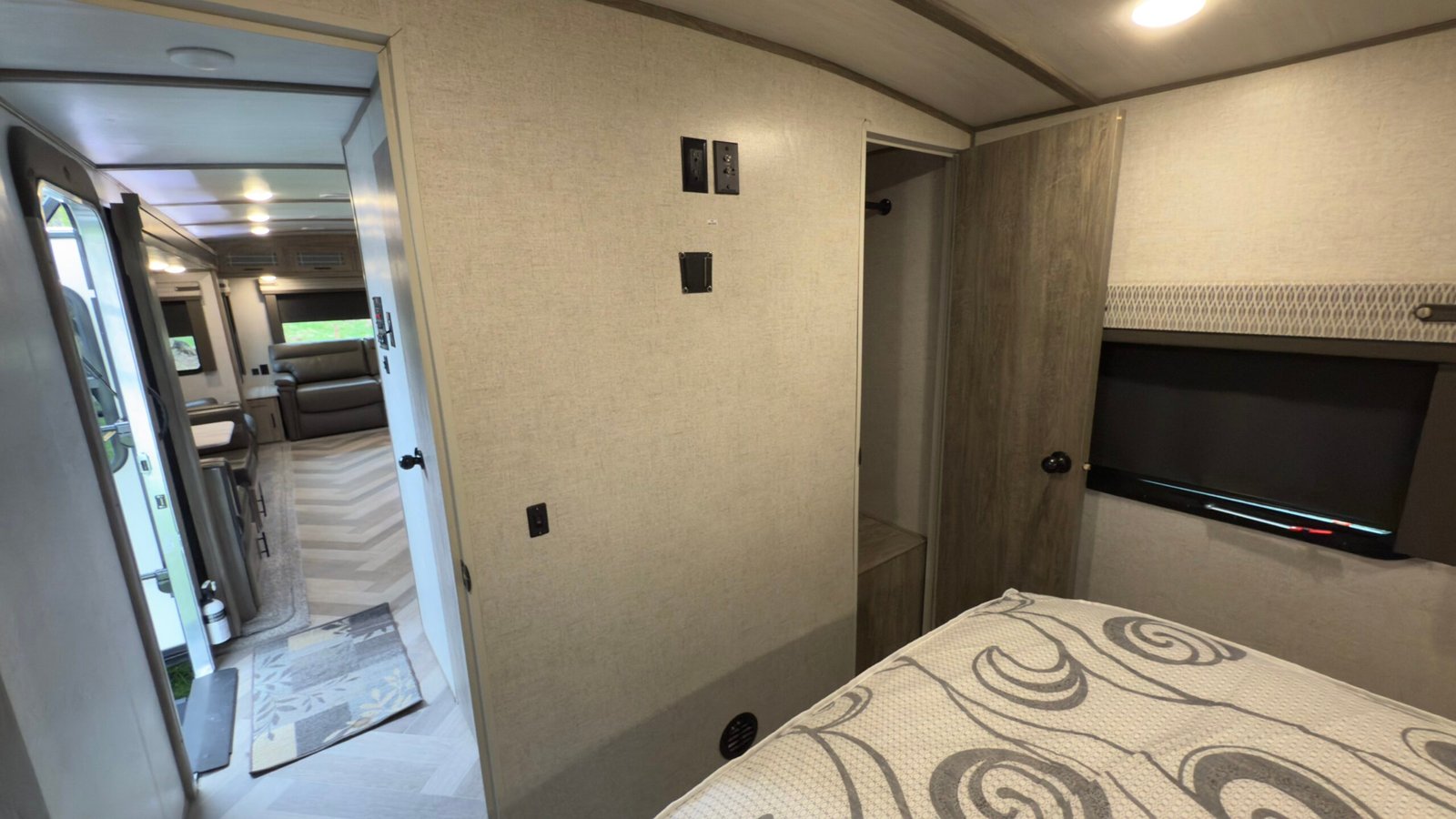 2020 Forest River Wildwood Heritage Glen 27R1L 35ft