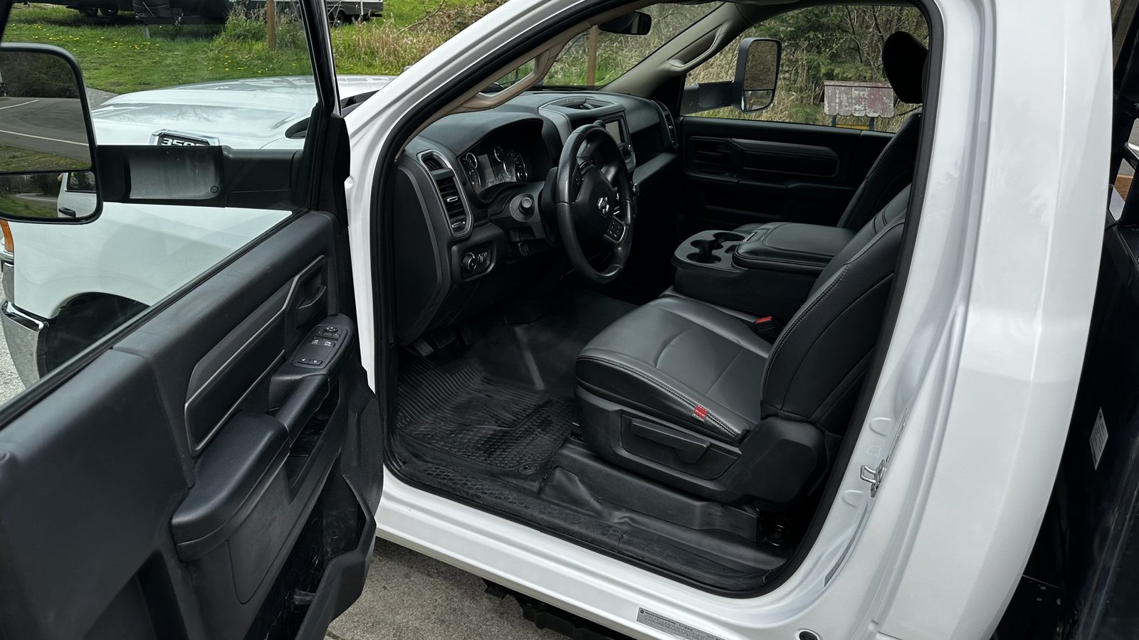 2020 RAM-3500 Tradesman 6.7l Diesel Automatic Dually 12 ft Flatbed Truck