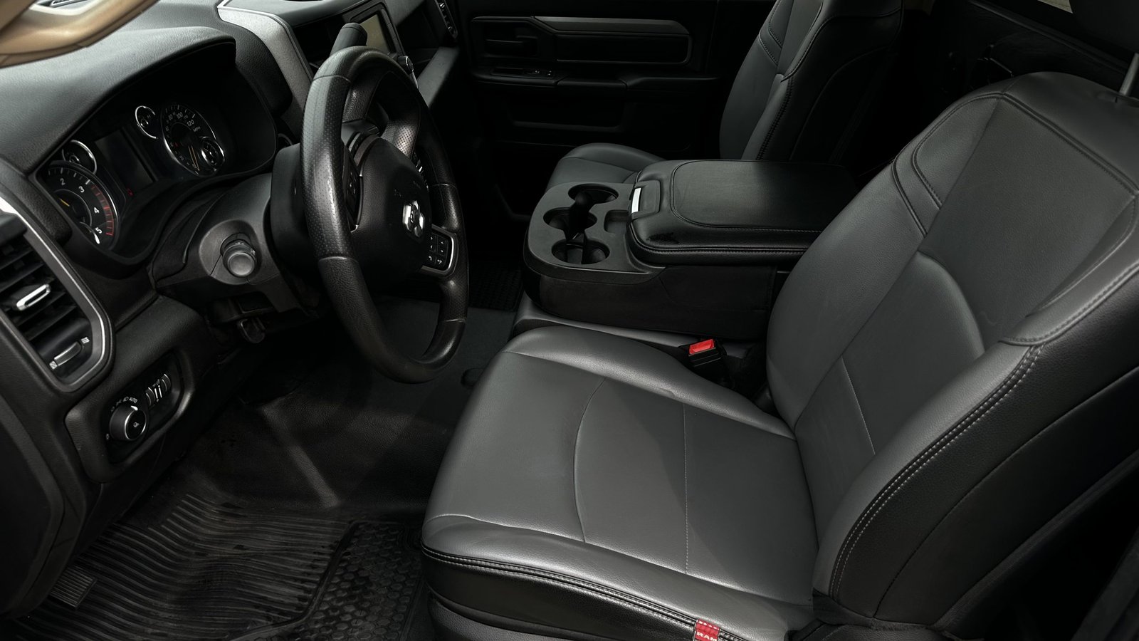 2020 RAM-3500 Tradesman 6.7l Diesel Automatic Dually 12 ft Flatbed Truck