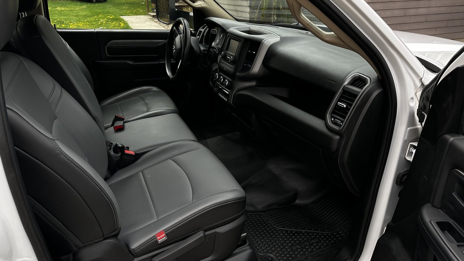 2020 RAM-3500 Tradesman 6.7l Diesel Automatic Dually 12 ft Flatbed Truck