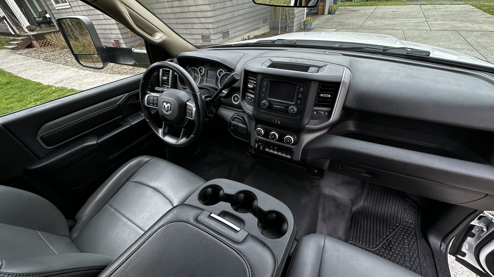 2020 RAM-3500 Tradesman 6.7l Diesel Automatic Dually 12 ft Flatbed Truck