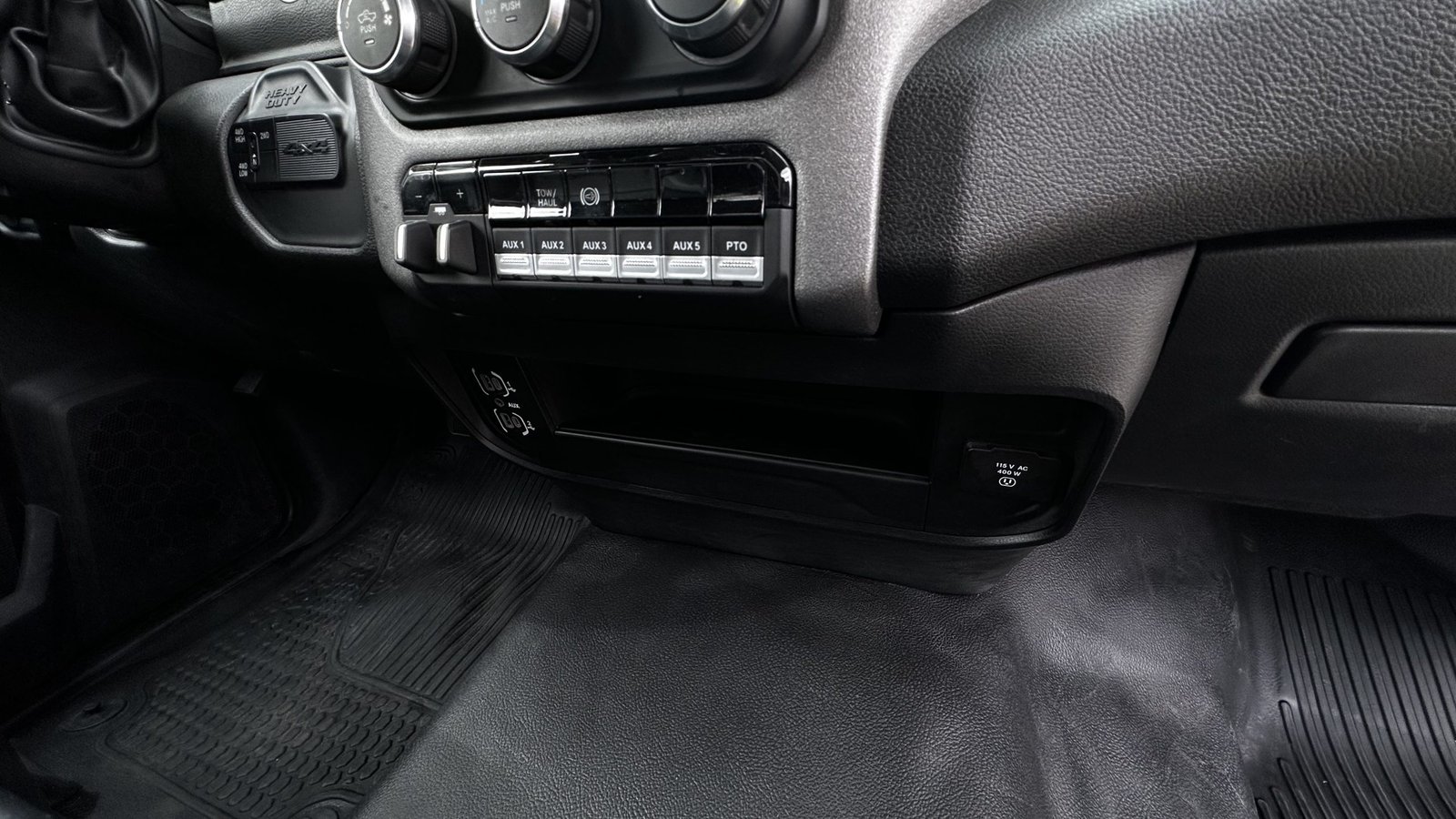 2020 RAM-3500 Tradesman 6.7l Diesel Automatic Dually 12 ft Flatbed Truck