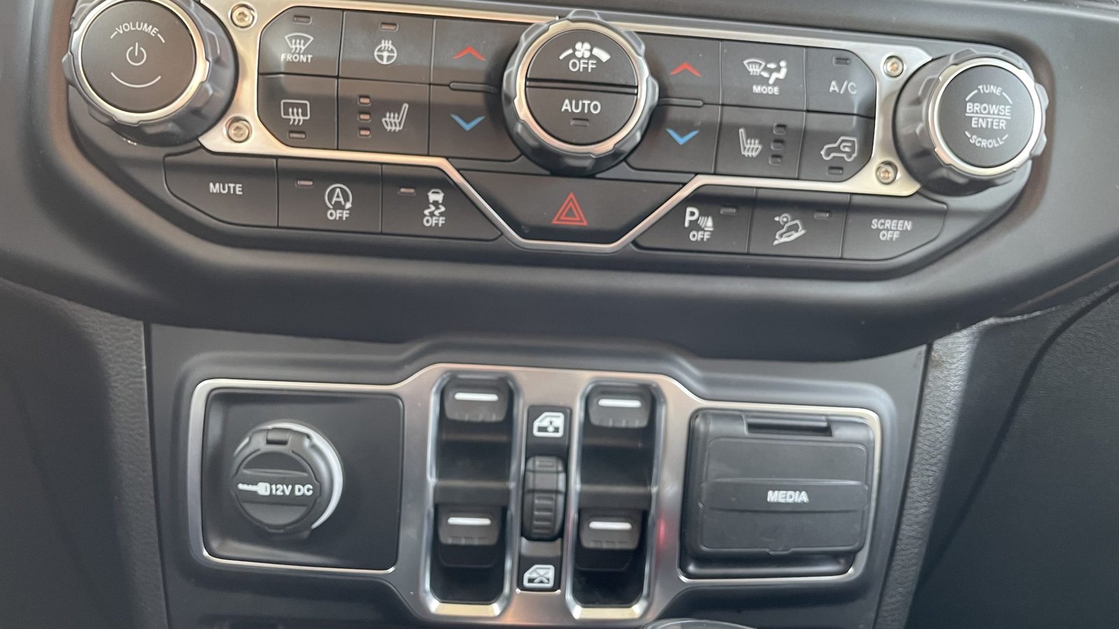 2020 Jeep Wrangler Unlimited Sahara Altitude