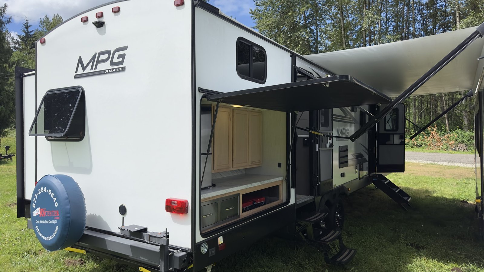 2022 Cruiser MPG 3100BH ULTRA LITE PREMIUM 36 FT Travel Trailer, Sleeps 8+