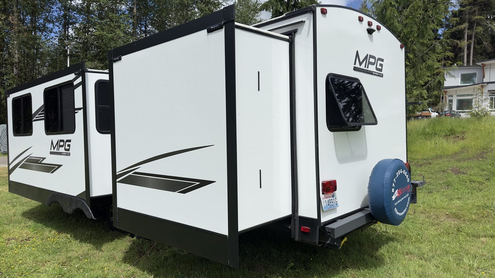 2022 Cruiser MPG 3100BH ULTRA LITE PREMIUM 36 FT Travel Trailer, Sleeps 8+