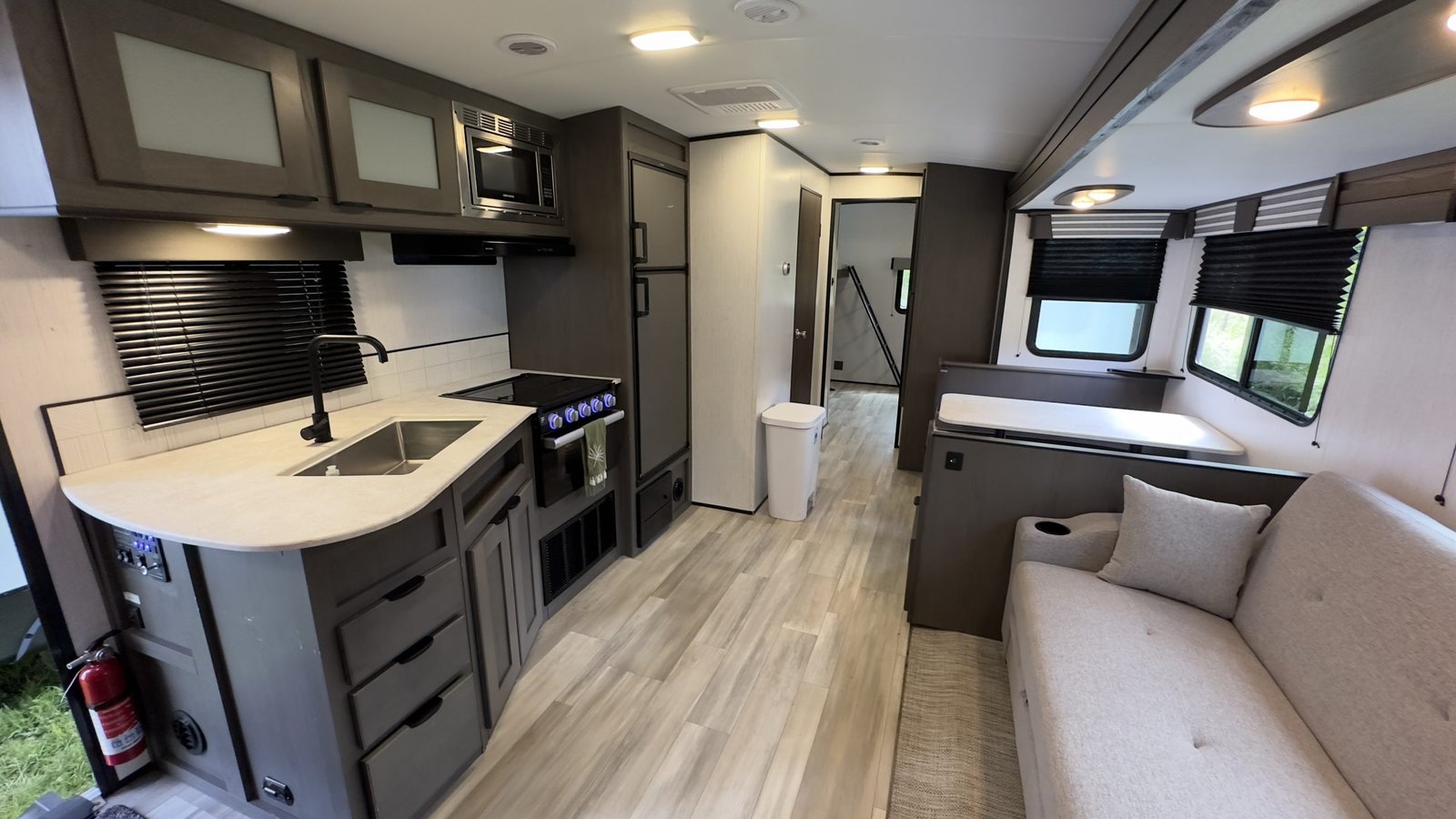 2022 Cruiser MPG 3100BH ULTRA LITE PREMIUM 36 FT Travel Trailer, Sleeps 8+