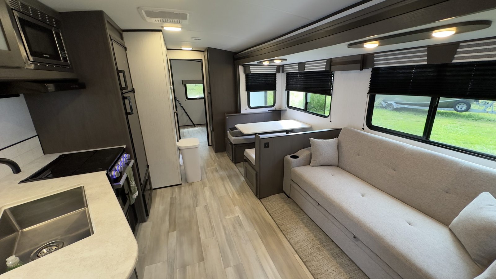 2022 Cruiser MPG 3100BH ULTRA LITE PREMIUM 36 FT Travel Trailer, Sleeps 8+