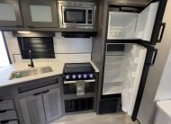 2022 Cruiser MPG 3100BH ULTRA LITE PREMIUM 36 FT Travel Trailer, Sleeps 8+