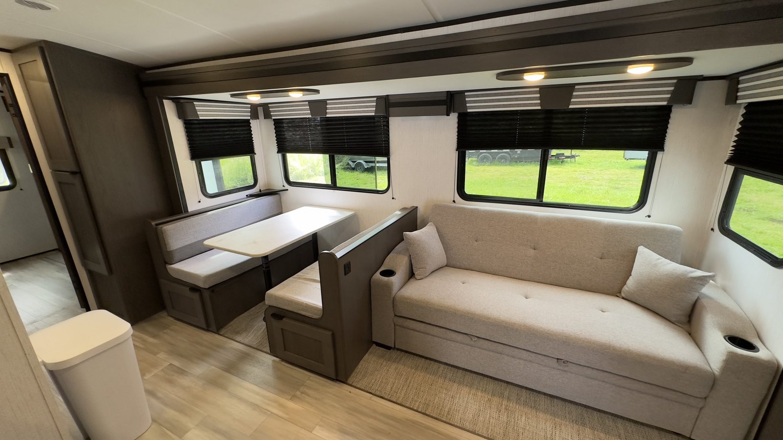 2022 Cruiser MPG 3100BH ULTRA LITE PREMIUM 36 FT Travel Trailer, Sleeps 8+