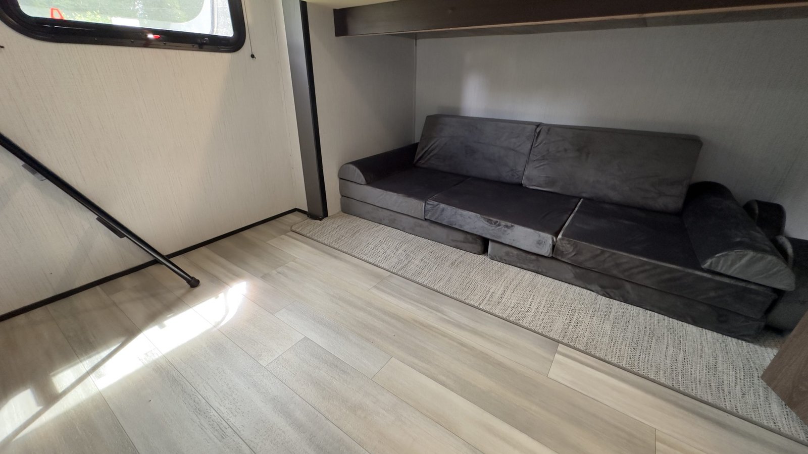 2022 Cruiser MPG 3100BH ULTRA LITE PREMIUM 36 FT Travel Trailer, Sleeps 8+