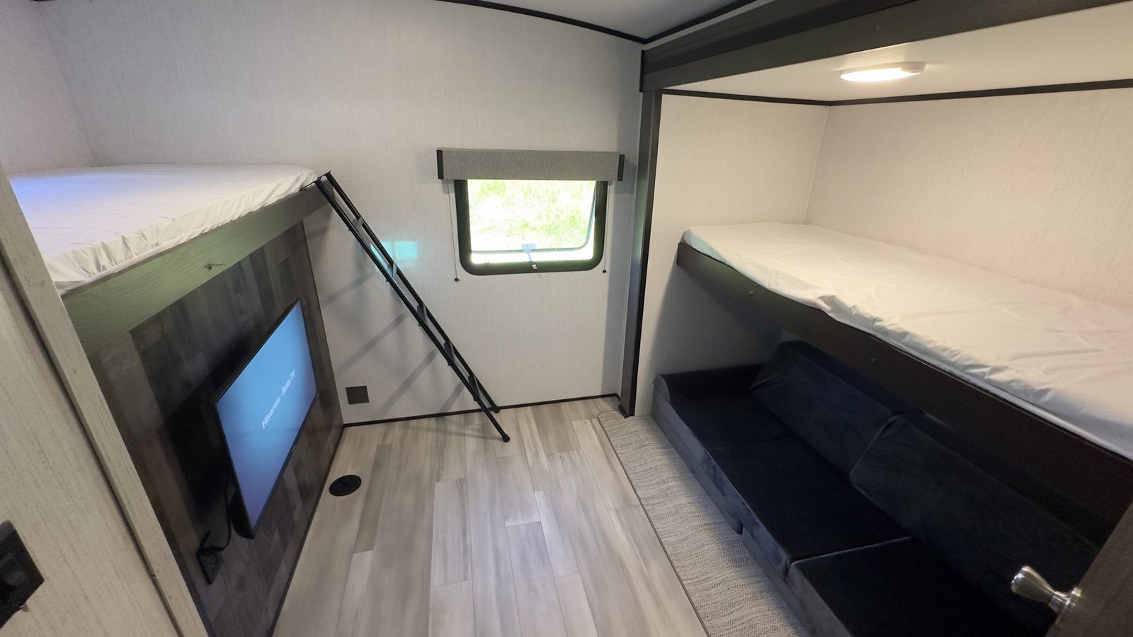 2022 Cruiser MPG 3100BH ULTRA LITE PREMIUM 36 FT Travel Trailer, Sleeps 8+