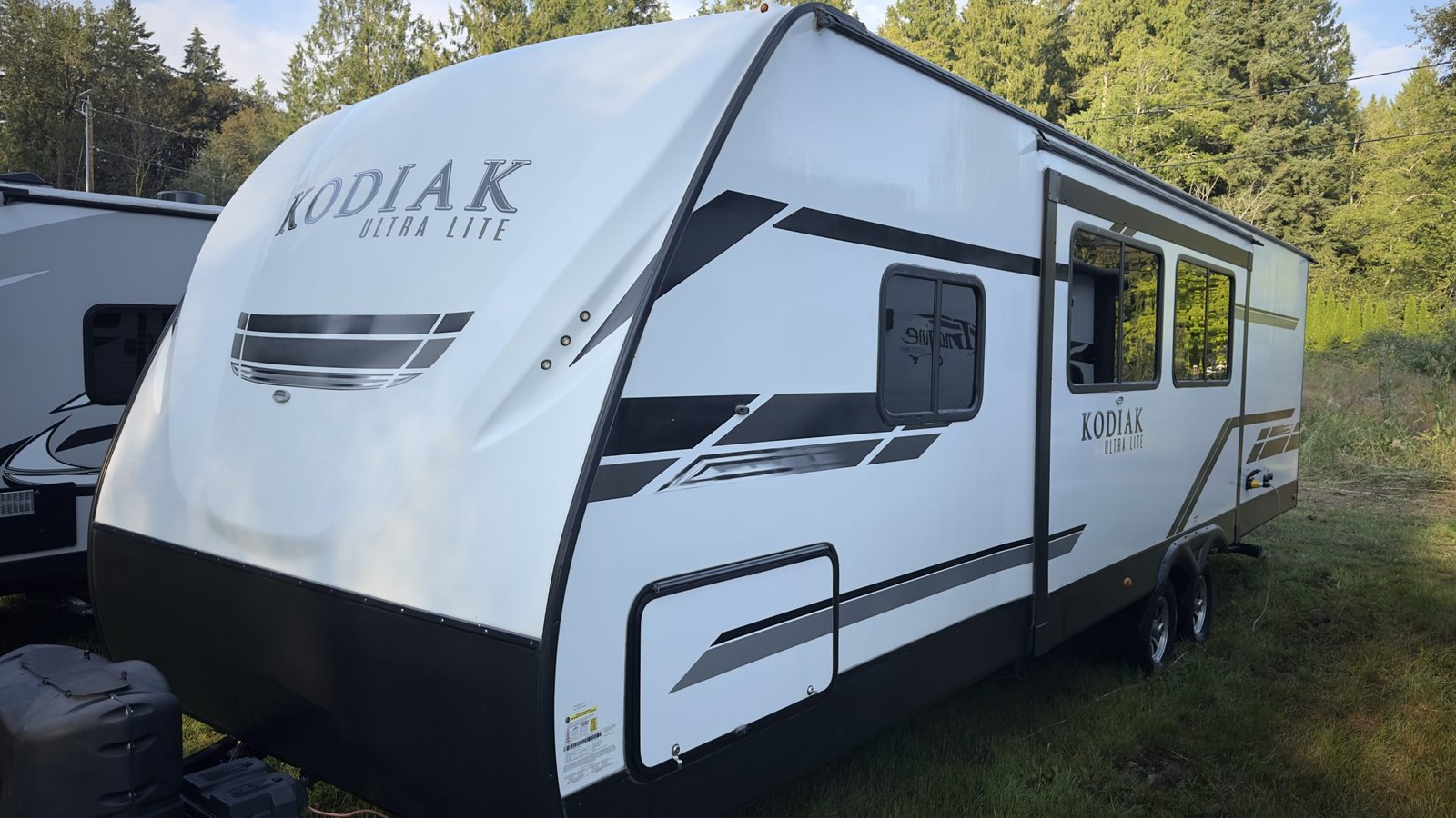 2021 Dutchmen Kodiak Ultra-Lite 289BHSL – 33ft Travel Trailer, Sleeps 8+