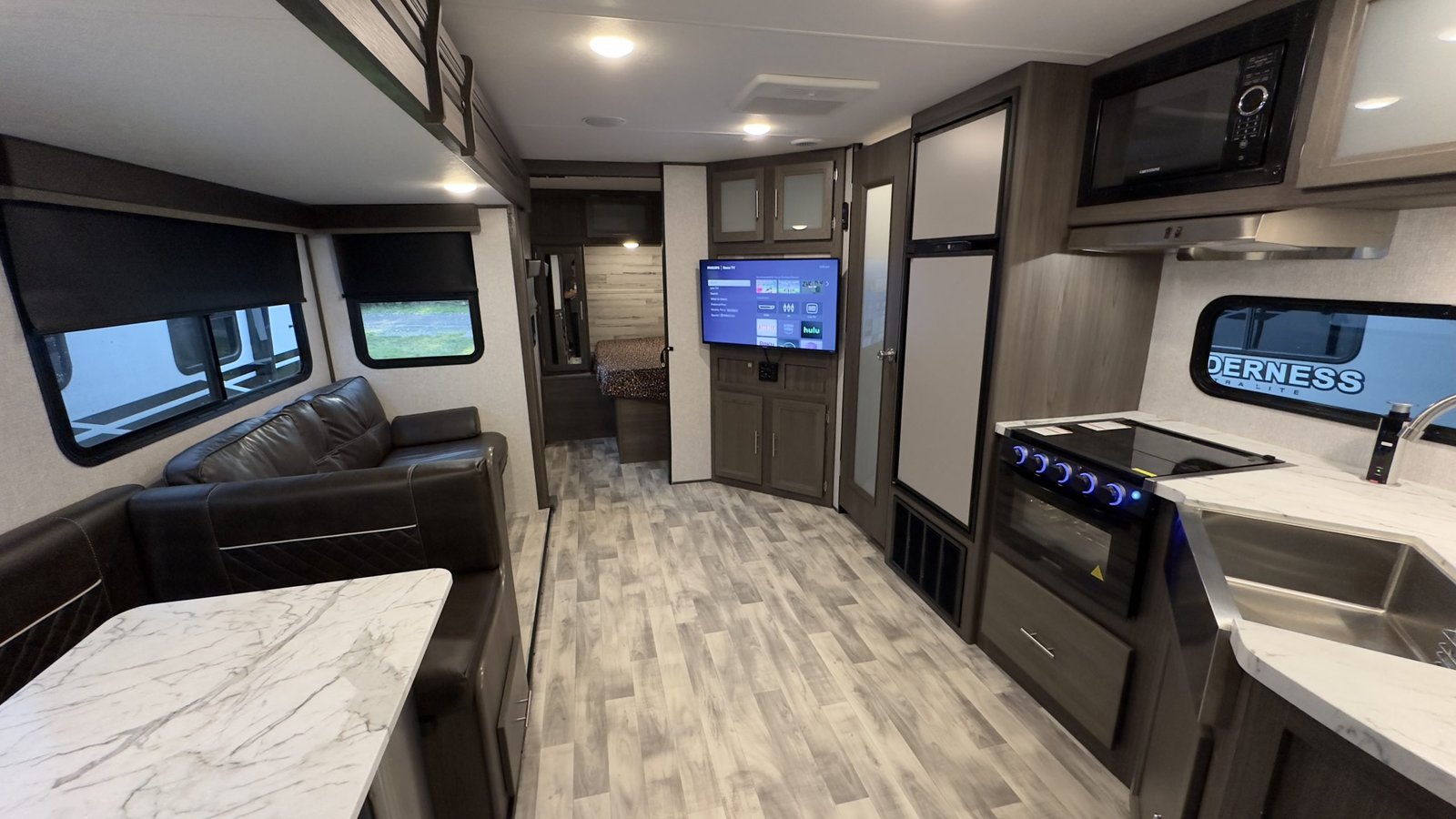 2021 Dutchmen Kodiak Ultra-Lite 289BHSL – 33ft Travel Trailer, Sleeps 8+