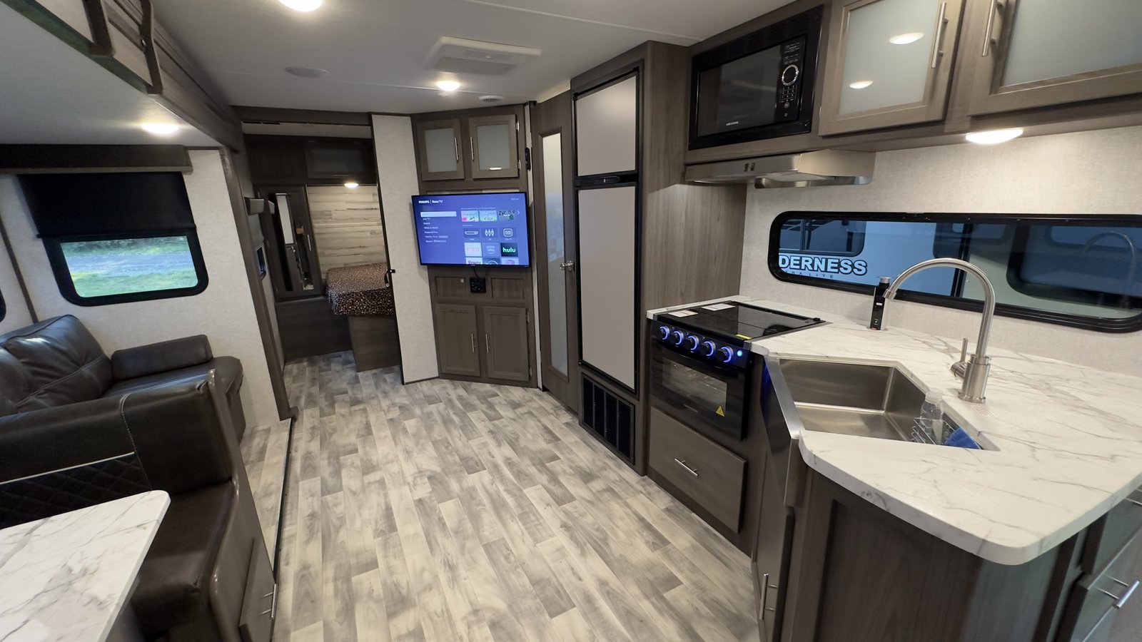 2021 Dutchmen Kodiak Ultra-Lite 289BHSL – 33ft Travel Trailer, Sleeps 8+