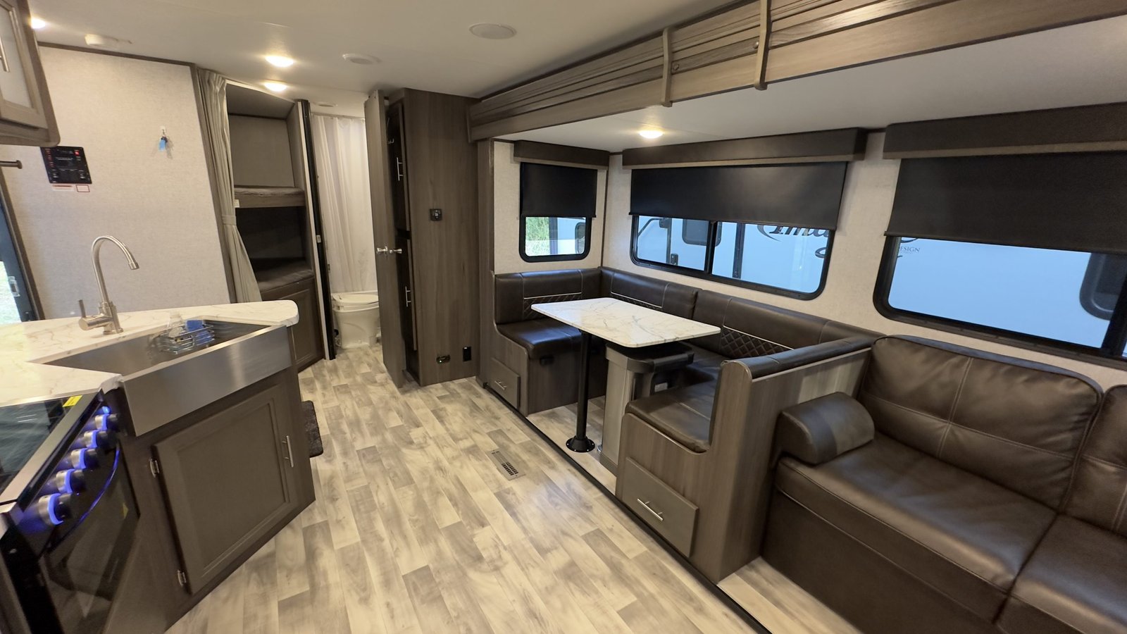 2021 Dutchmen Kodiak Ultra-Lite 289BHSL – 33ft Travel Trailer, Sleeps 8+