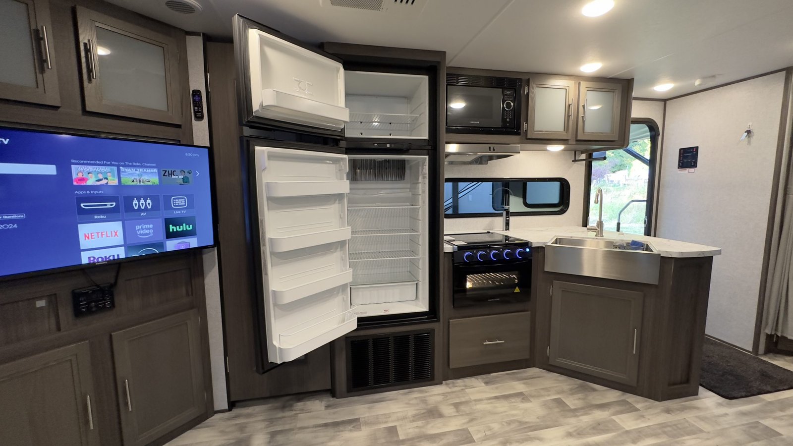 2021 Dutchmen Kodiak Ultra-Lite 289BHSL – 33ft Travel Trailer, Sleeps 8+