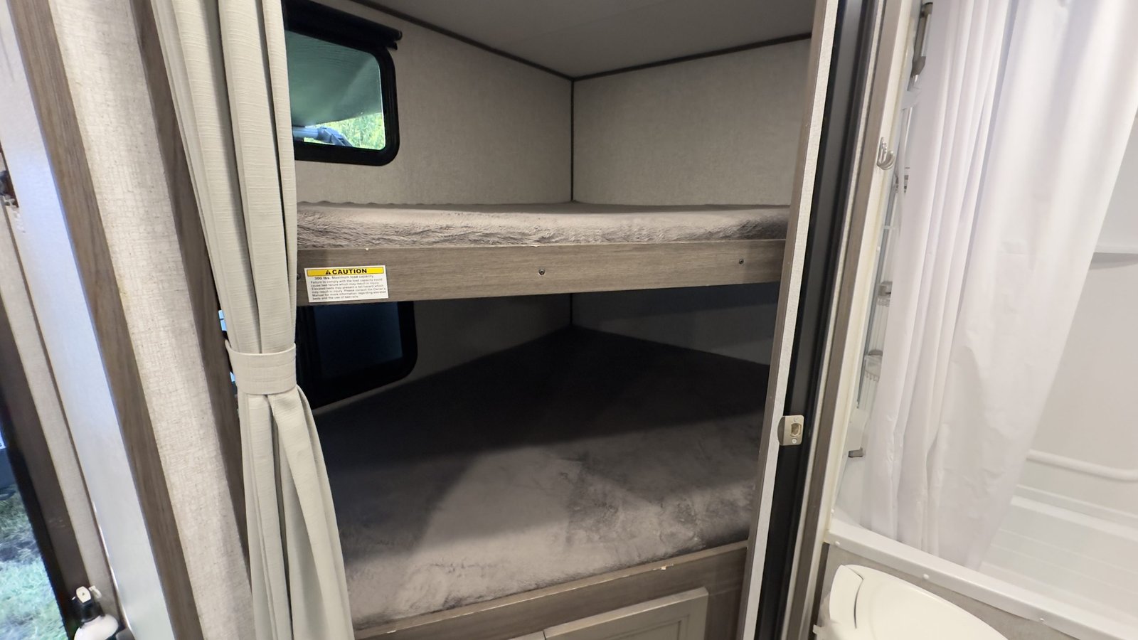 2021 Dutchmen Kodiak Ultra-Lite 289BHSL – 33ft Travel Trailer, Sleeps 8+