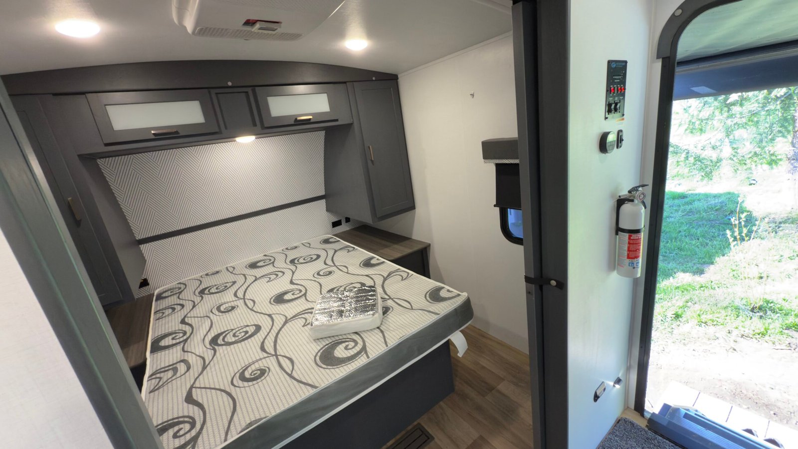 2024 KEYSTONE BULLET CROSSFIRE 260RBS