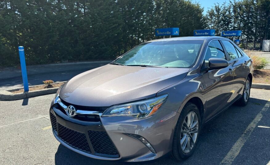 2017 Toyota Camry SE Sedan 4d