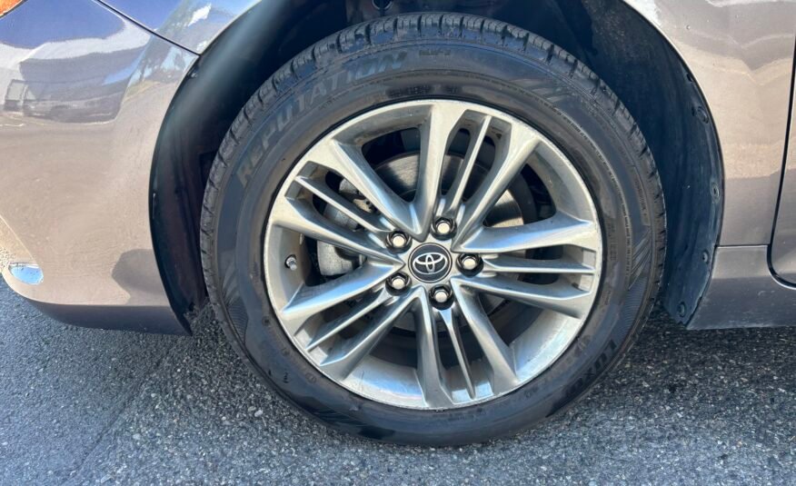 2017 Toyota Camry SE Sedan 4d