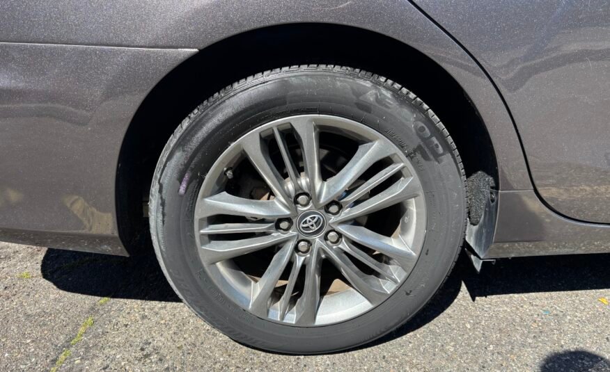 2017 Toyota Camry SE Sedan 4d