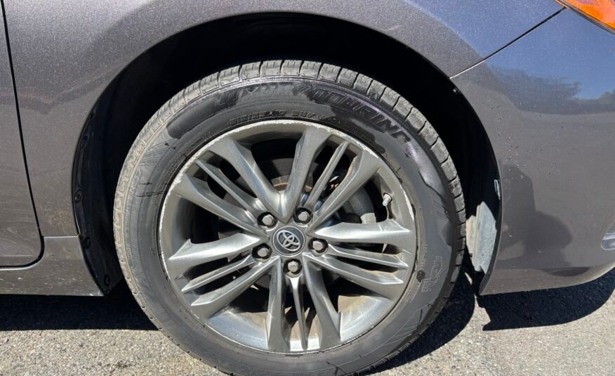 2017 Toyota Camry SE Sedan 4d