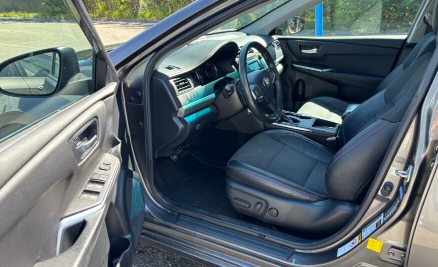 2017 Toyota Camry SE Sedan 4d