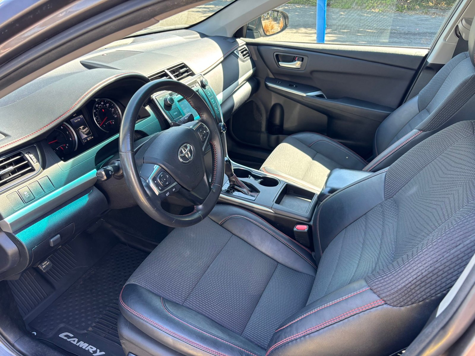 2017 Toyota Camry SE Sedan 4D