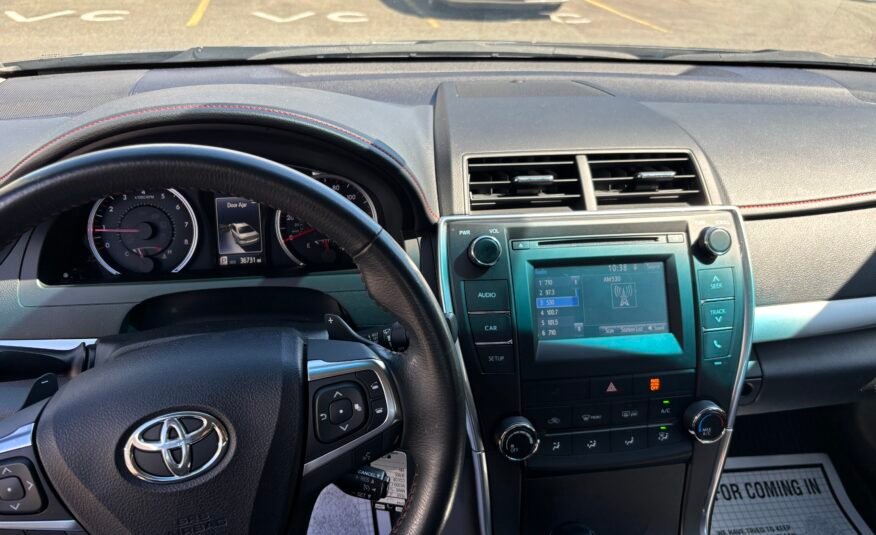 2017 Toyota Camry SE Sedan 4d