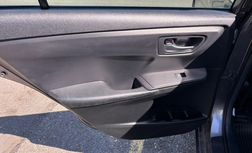 2017 Toyota Camry SE Sedan 4d