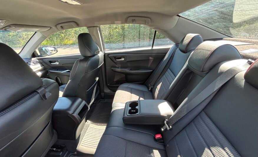2017 Toyota Camry SE Sedan 4d