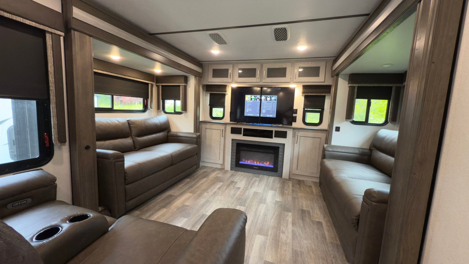 2020 Keystone Montana 40FT High Country 
Floorplan: 372RD (Fifth Wheel)