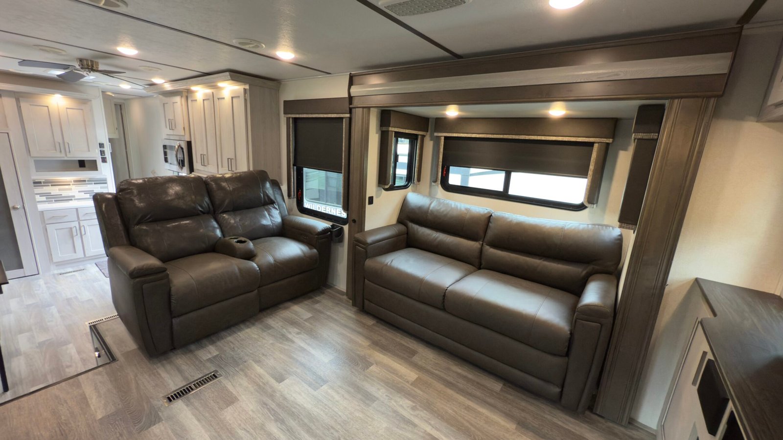 2020 Keystone Montana 40FT High Country 
Floorplan: 372RD (Fifth Wheel)