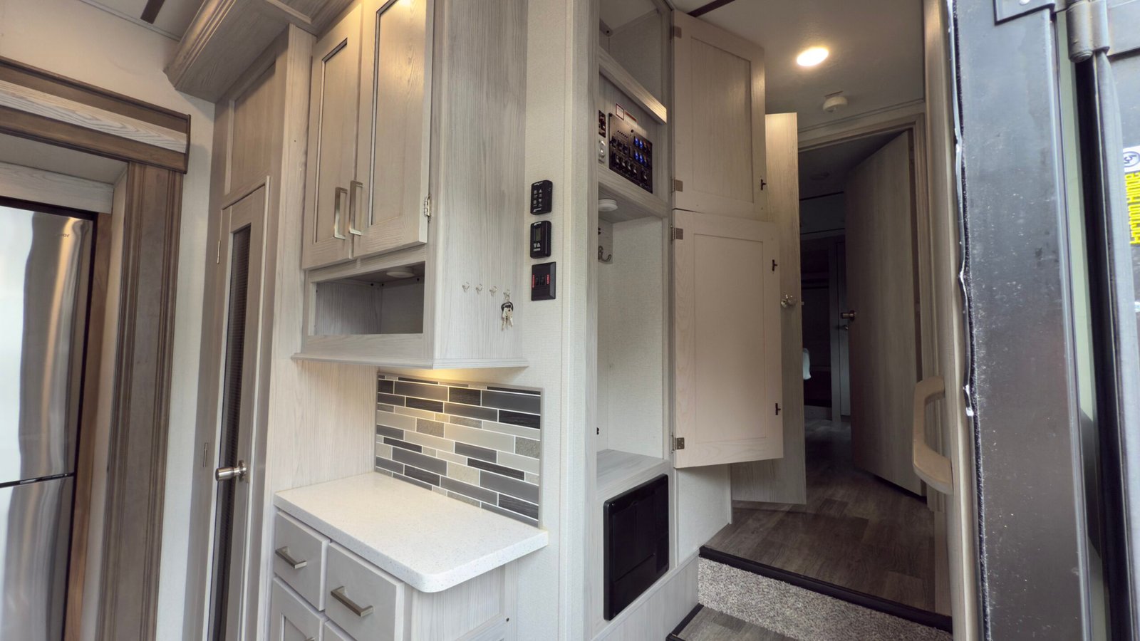 2020 Keystone Montana 40FT High Country 
Floorplan: 372RD (Fifth Wheel)