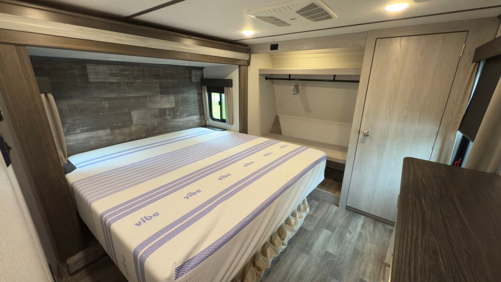 2020 Keystone Montana 40FT High Country 
Floorplan: 372RD (Fifth Wheel)