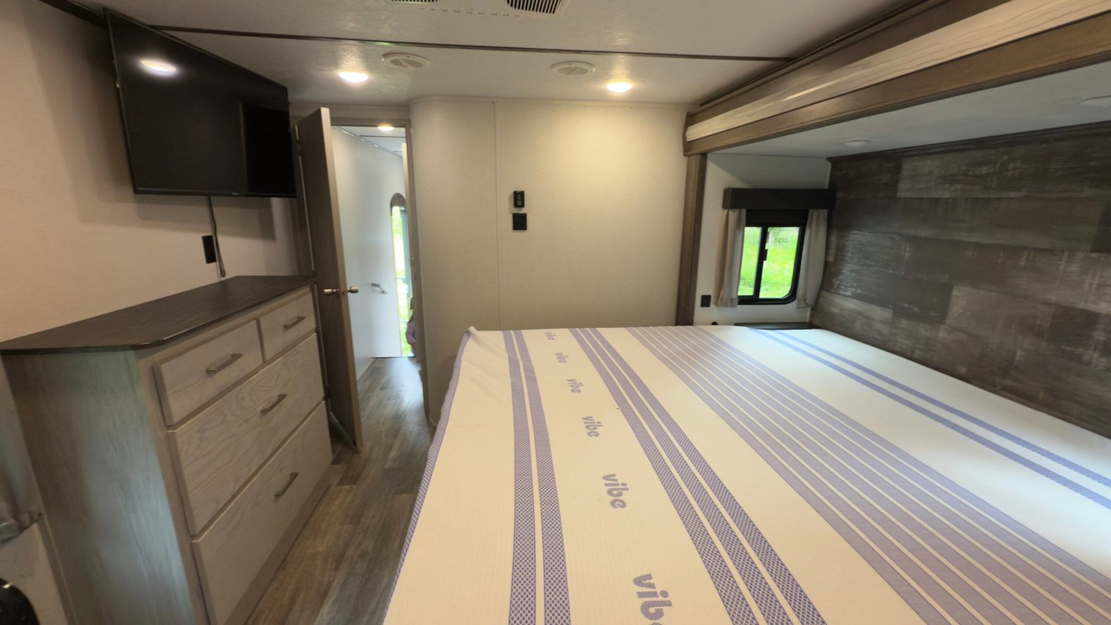 2020 Keystone Montana 40FT High Country 
Floorplan: 372RD (Fifth Wheel)