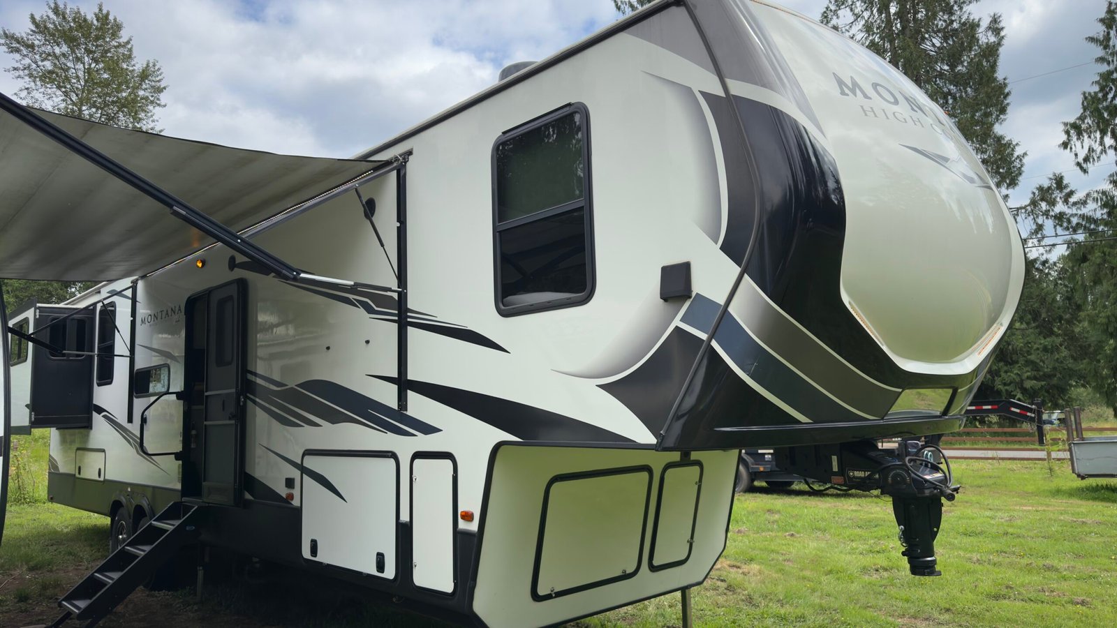 2020 Keystone Montana 40FT High Country 
Floorplan: 372RD (Fifth Wheel)