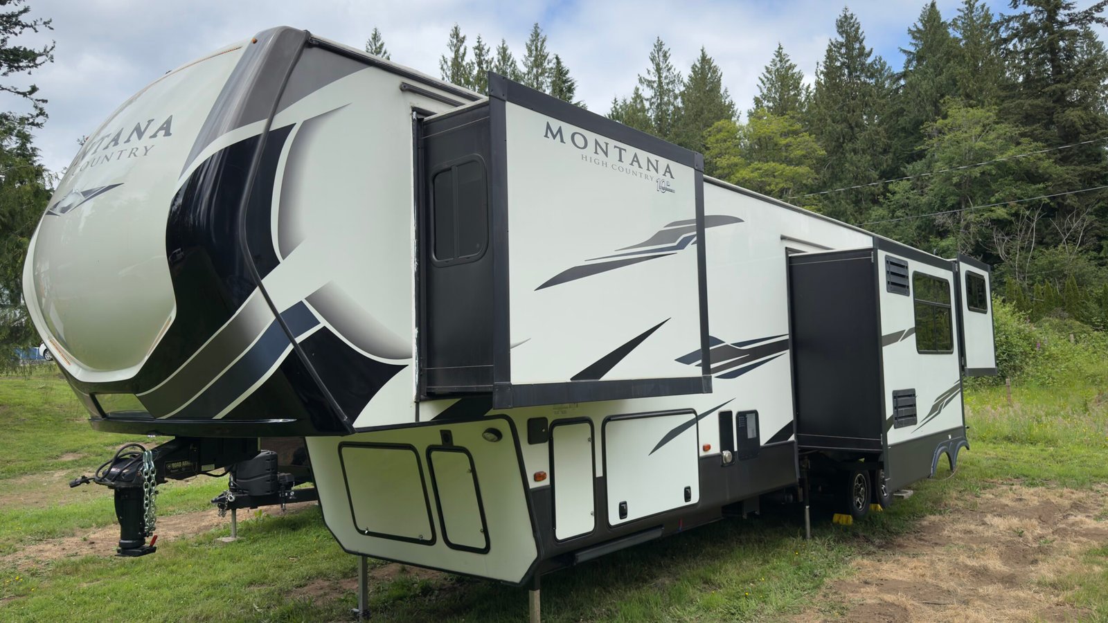 2020 Keystone Montana 40FT High Country 
Floorplan: 372RD (Fifth Wheel)