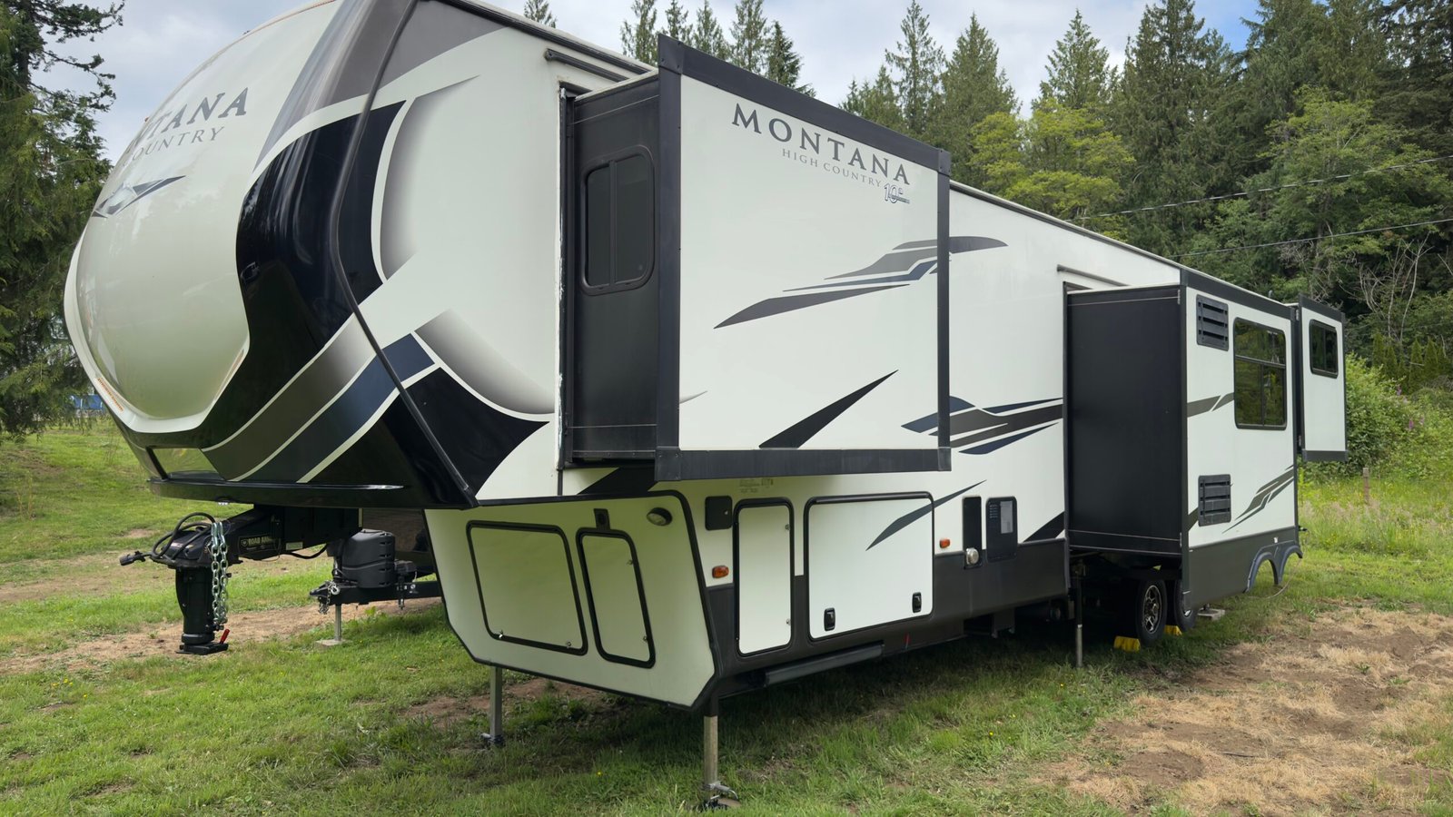 2020 Keystone Montana 40FT High Country 
Floorplan: 372RD (Fifth Wheel)