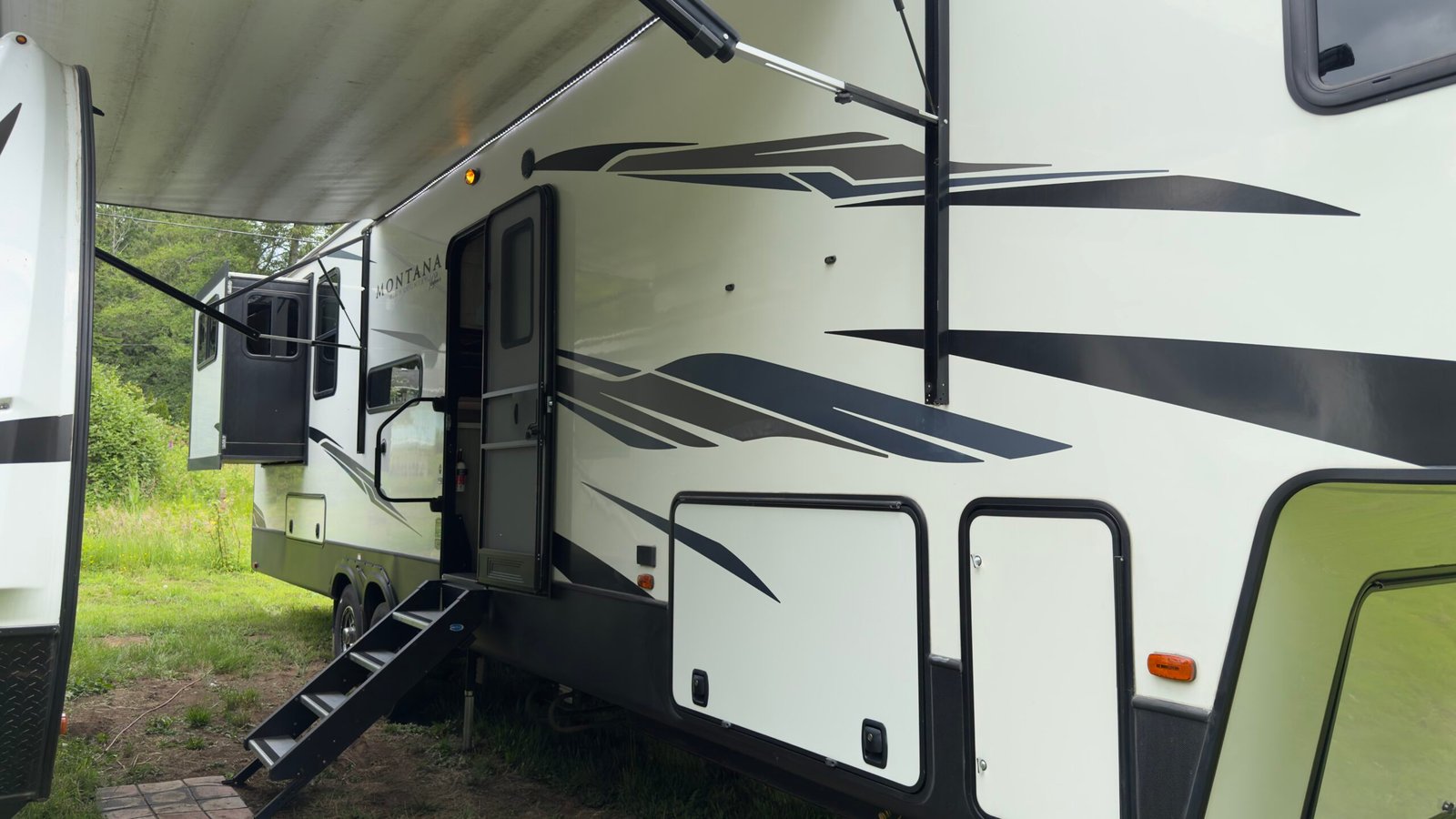 2020 Keystone Montana 40FT High Country 
Floorplan: 372RD (Fifth Wheel)