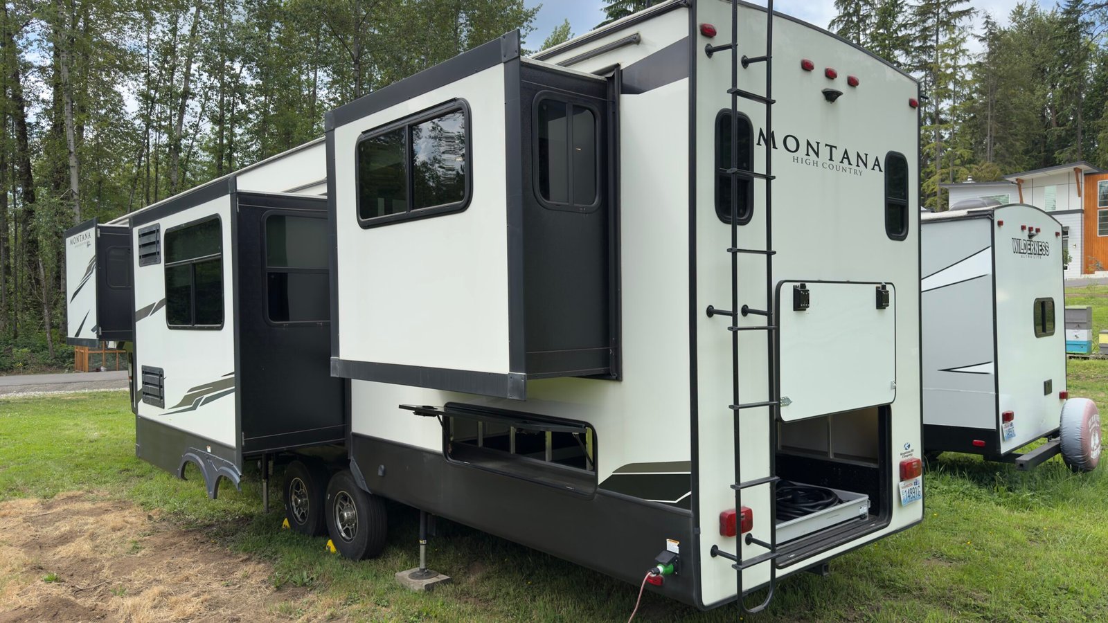 2020 Keystone Montana 40FT High Country 
Floorplan: 372RD (Fifth Wheel)