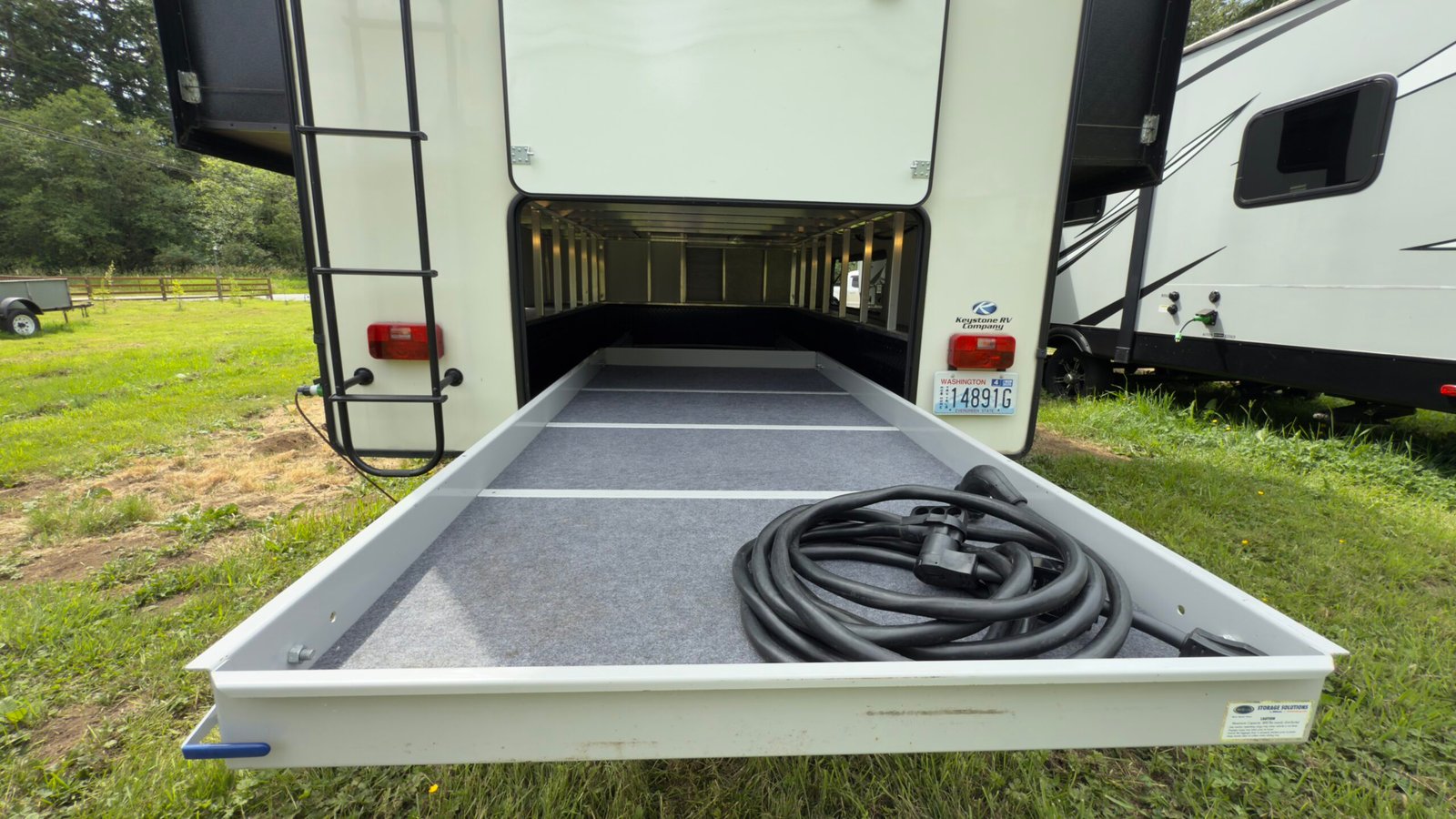 2020 Keystone Montana 40FT High Country 
Floorplan: 372RD (Fifth Wheel)