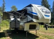 2018 ForestRiver Cherokee Arctic Wolf 295QSL8 Auto Leveling 5th Wheeler