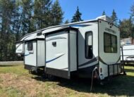 2018 ForestRiver Cherokee Arctic Wolf 295QSL8 Auto Leveling 5th Wheeler