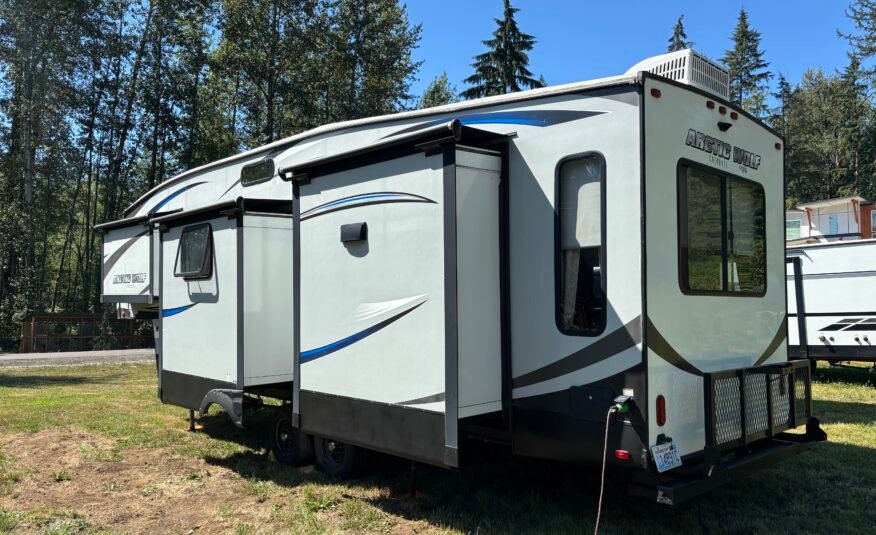2018 ForestRiver Cherokee Arctic Wolf 2950SL8 Auto Leveling 5th Wheeler