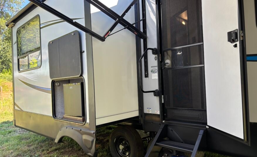2018 ForestRiver Cherokee Arctic Wolf 2950SL8 Auto Leveling 5th Wheeler