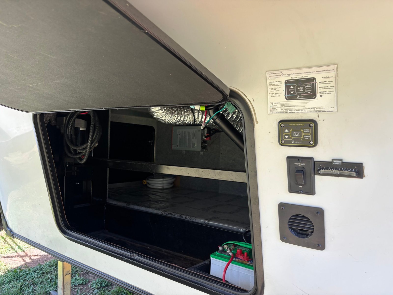 2018 ForestRiver Cherokee Arctic Wolf 295QSL8 Auto Leveling 5th Wheeler