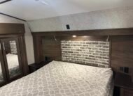 2018 ForestRiver Cherokee Arctic Wolf 295QSL8 Auto Leveling 5th Wheeler