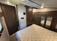 2018 ForestRiver Cherokee Arctic Wolf 295QSL8 Auto Leveling 5th Wheeler